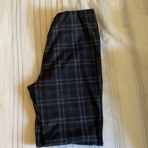 Plaid, form fitting trousers
